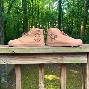 BANGS Lunar high top men’s 7/womens 8.5